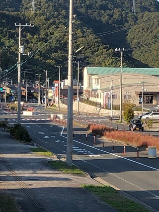 尾道平原温泉ぽっぽの湯前の風景画像