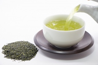 緑茶と茶葉の写真