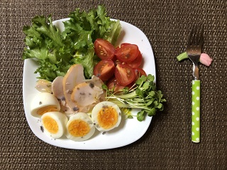 鶏ハムのサラダの画像